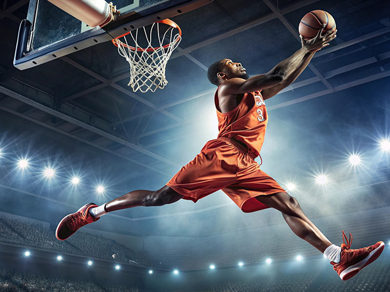 交学费了！JR回忆自己菜鸟赛季防科比：上场不到7秒就被打2+1